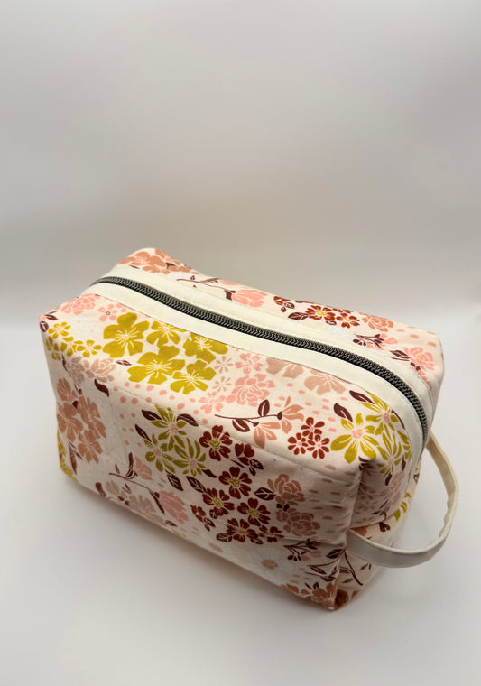 Medium Travel Pouch- Dainty Florals