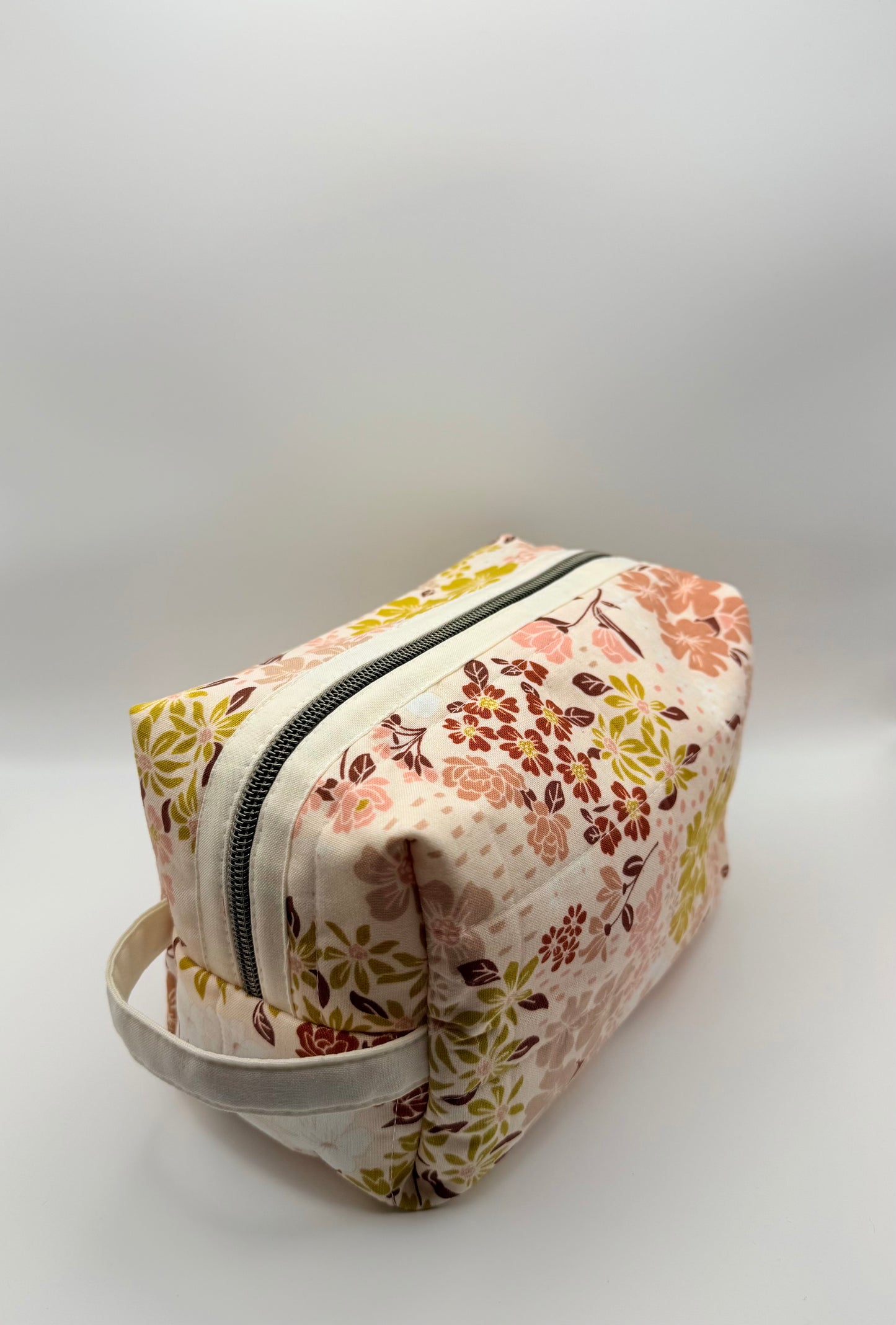 Medium Travel Pouch- Dainty Florals