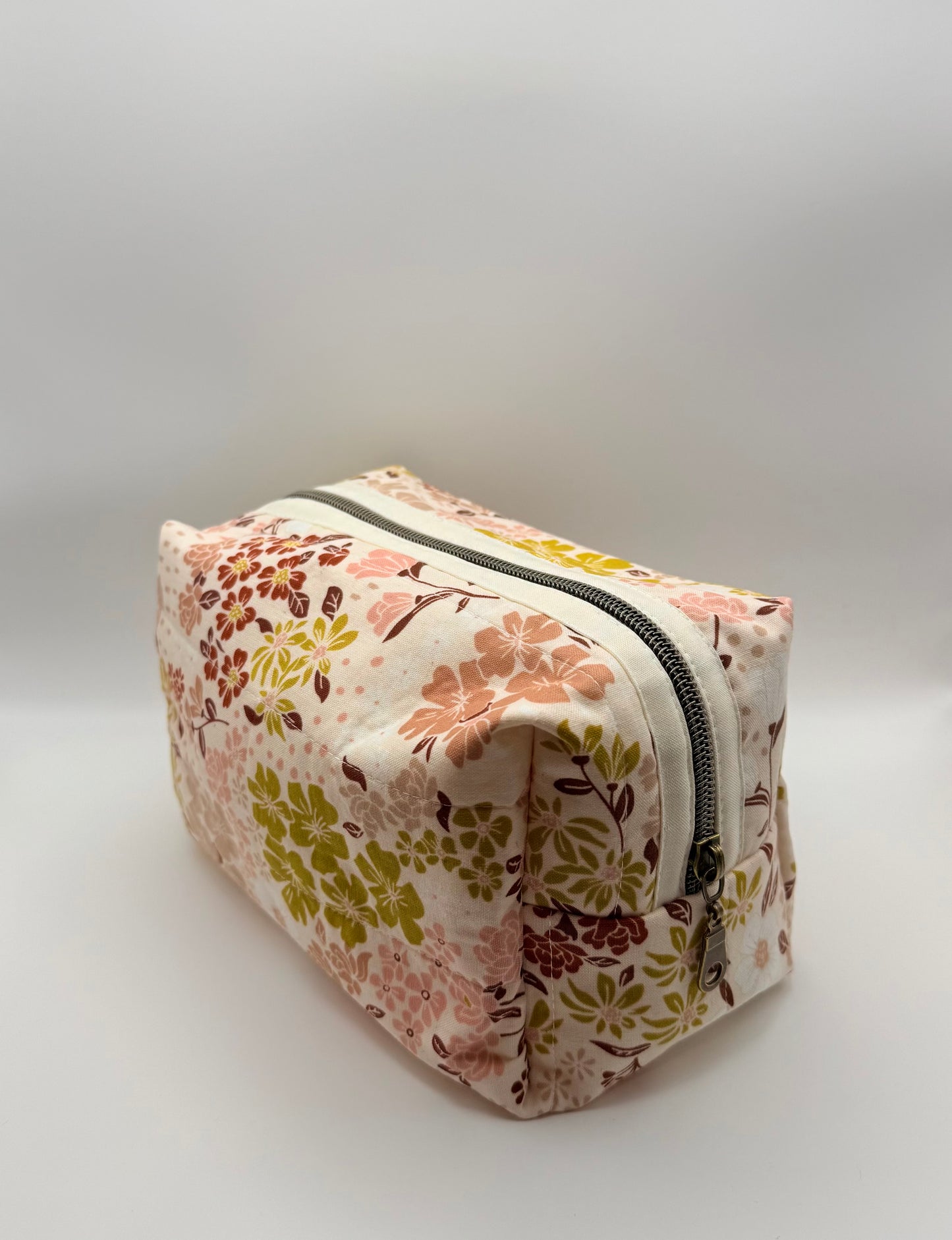 Medium Travel Pouch- Dainty Florals
